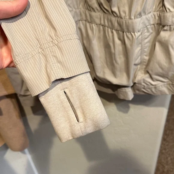 Lululemon lightweight rain jacket - Picture 4 of 6